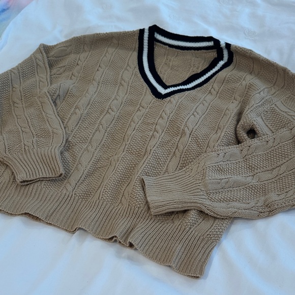 Classic V-Neck Cable Knit Sweater - Beige - Picture 3 of 4